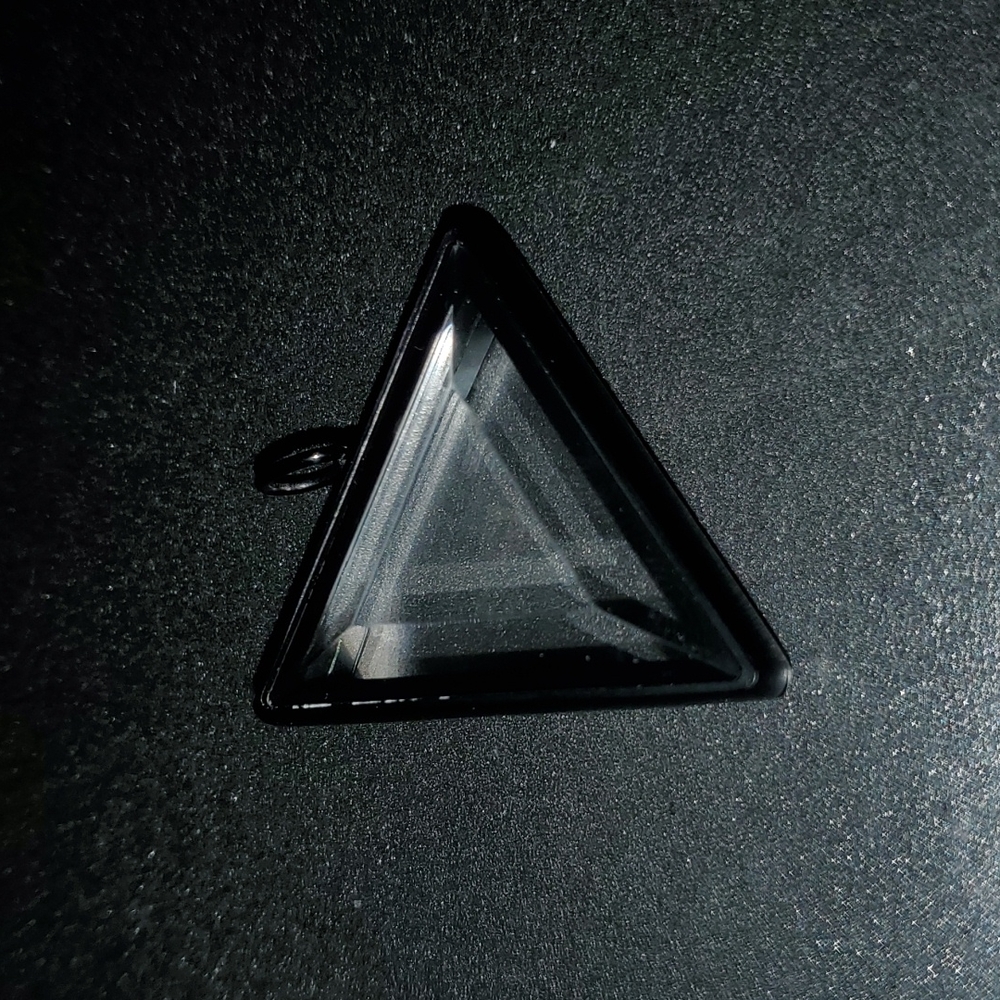 Locket - Picture 3 of 3